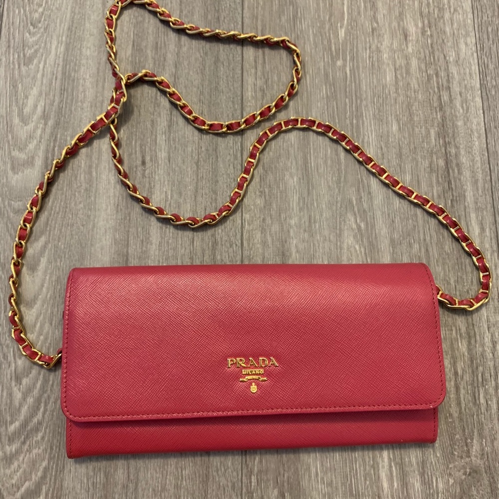 Prada Wallet on Chain